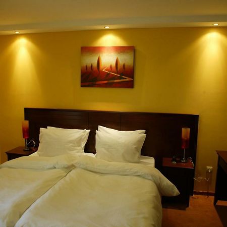 Garni Hotel Contact 贝尔格莱德 外观 照片