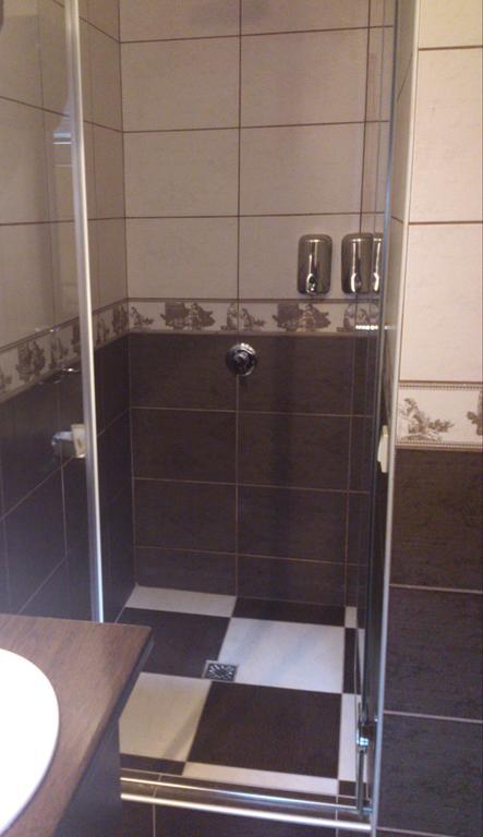 Garni Hotel Contact 贝尔格莱德 外观 照片