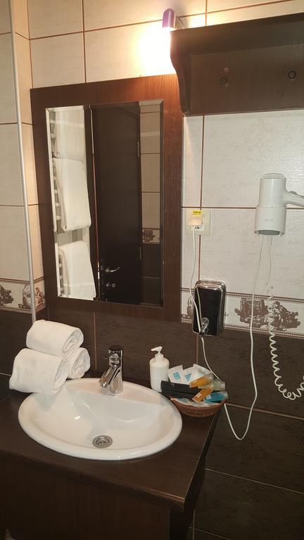 Garni Hotel Contact 贝尔格莱德 外观 照片