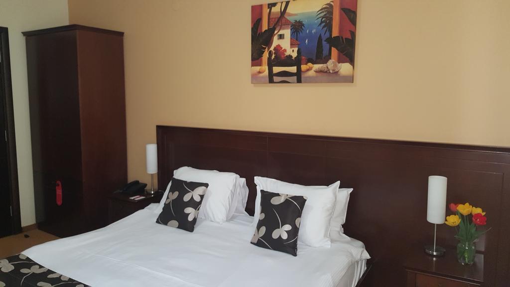 Garni Hotel Contact 贝尔格莱德 外观 照片