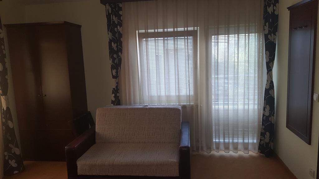 Garni Hotel Contact 贝尔格莱德 外观 照片