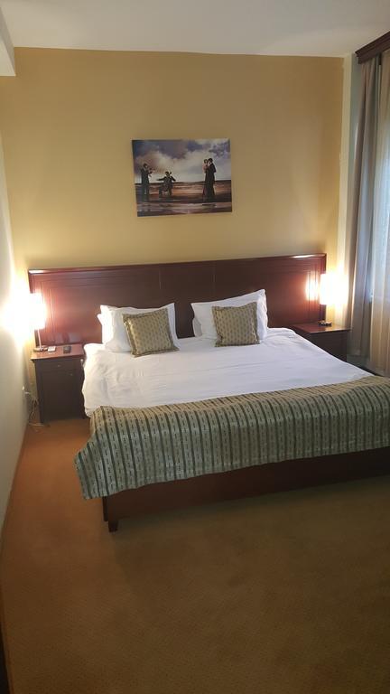 Garni Hotel Contact 贝尔格莱德 外观 照片