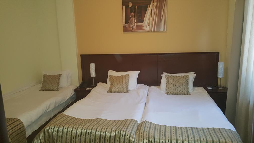 Garni Hotel Contact 贝尔格莱德 外观 照片