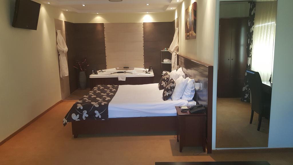 Garni Hotel Contact 贝尔格莱德 外观 照片