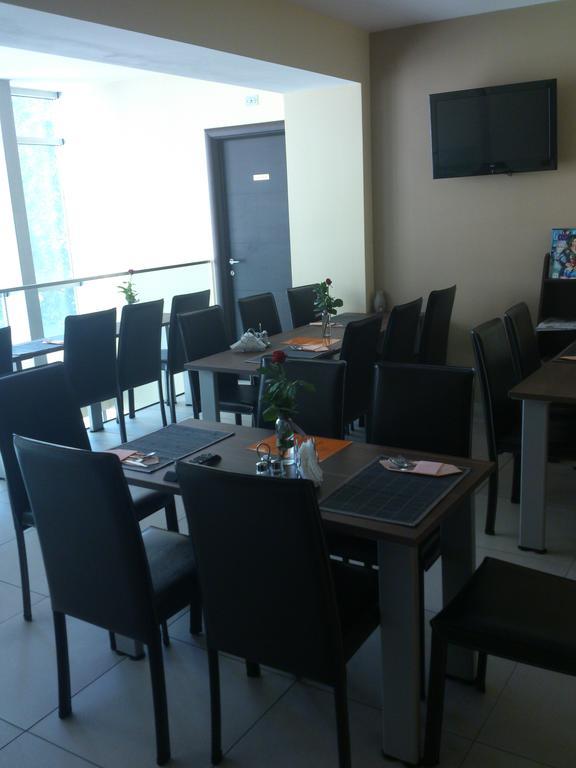 Garni Hotel Contact 贝尔格莱德 外观 照片