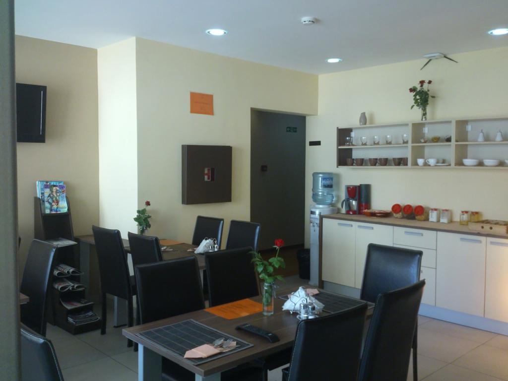 Garni Hotel Contact 贝尔格莱德 外观 照片