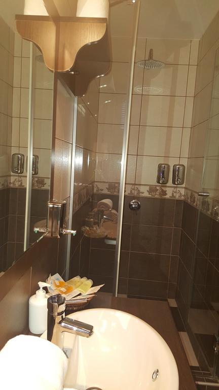 Garni Hotel Contact 贝尔格莱德 外观 照片