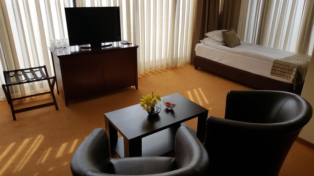 Garni Hotel Contact 贝尔格莱德 外观 照片