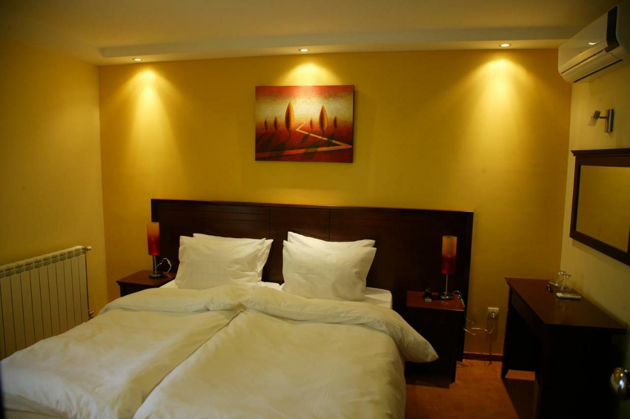 Garni Hotel Contact 贝尔格莱德 外观 照片