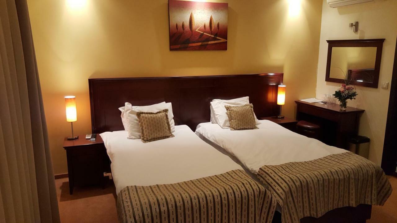Garni Hotel Contact 贝尔格莱德 外观 照片