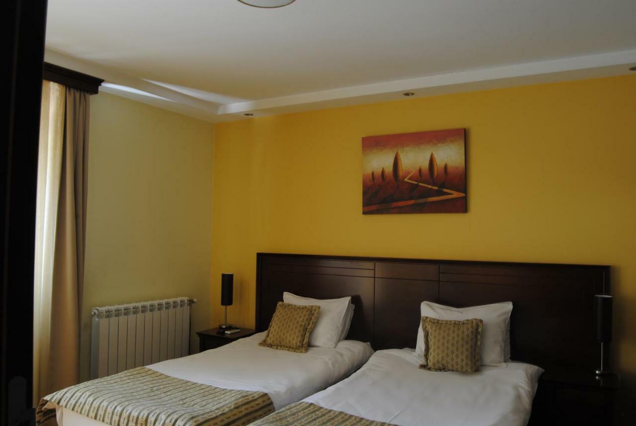 Garni Hotel Contact 贝尔格莱德 外观 照片